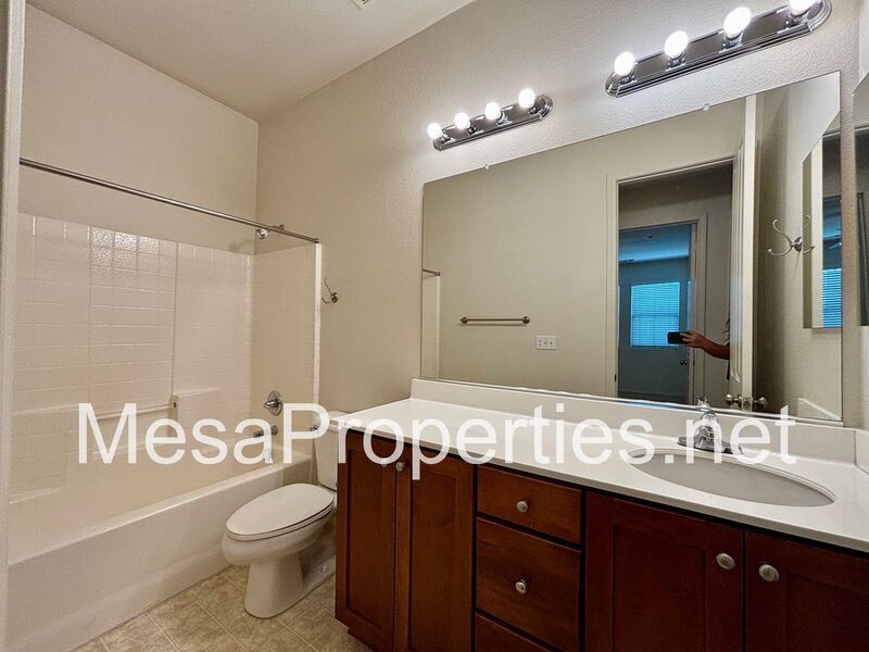 Must See! Beautiful 3 Bedroom/2.5 Bathroom Townhouse in Gated Community! property image