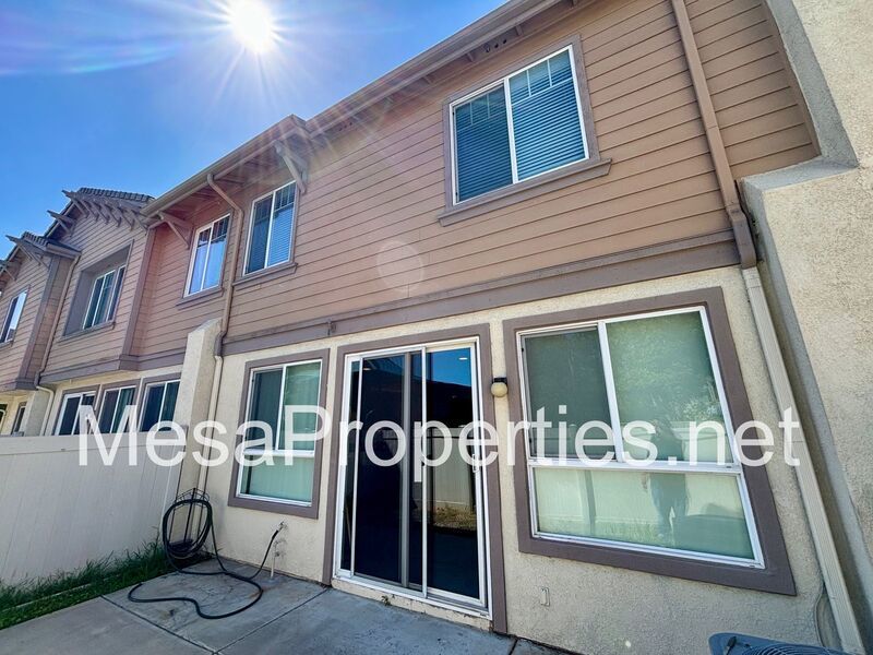 Must See! Beautiful 3 Bedroom/2.5 Bathroom Townhouse in Gated Community! property image