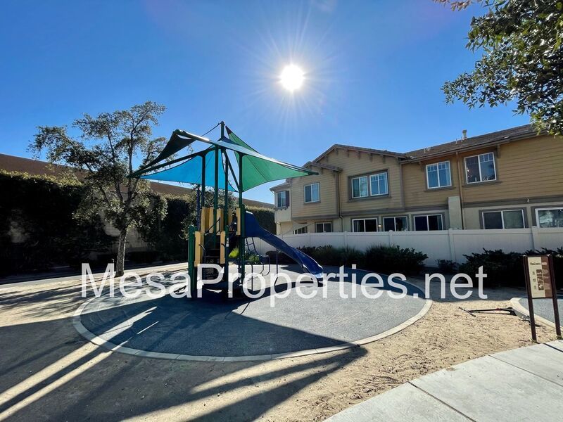 Must See! Beautiful 3 Bedroom/2.5 Bathroom Townhouse in Gated Community! property image