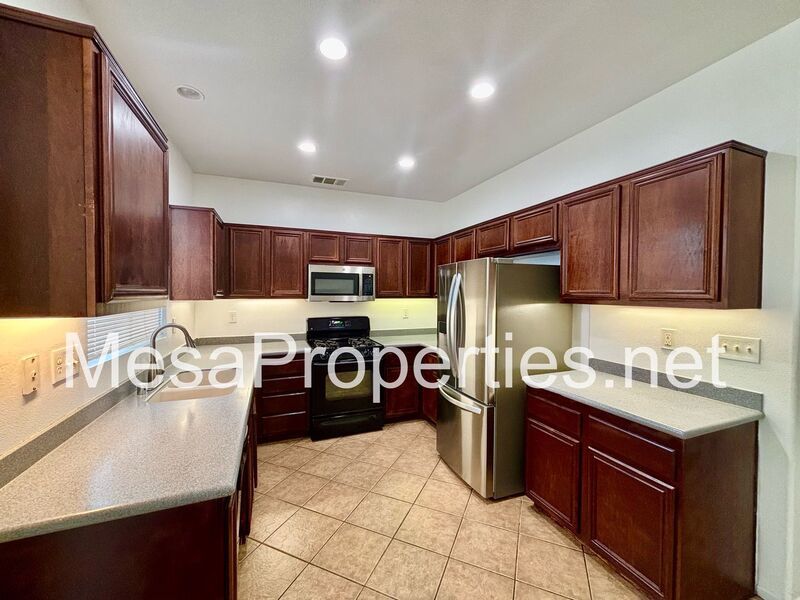 Spacious 4 Bedroom 2.5 Bath Home in Victorville property image