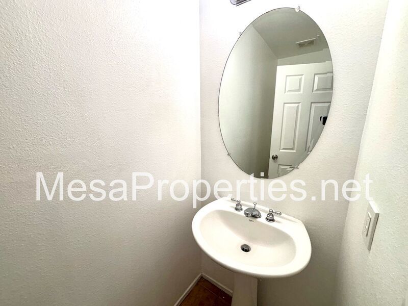 Spacious 4 Bedroom 2.5 Bath Home in Victorville property image
