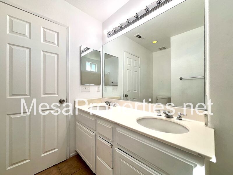 Spacious 4 Bedroom 2.5 Bath Home in Victorville property image