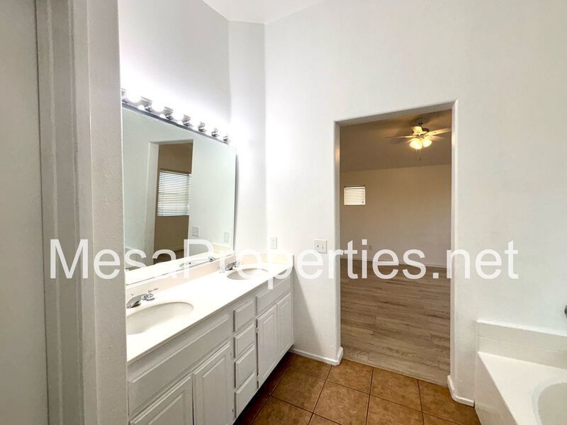 Spacious 4 Bedroom 2.5 Bath Home in Victorville property image
