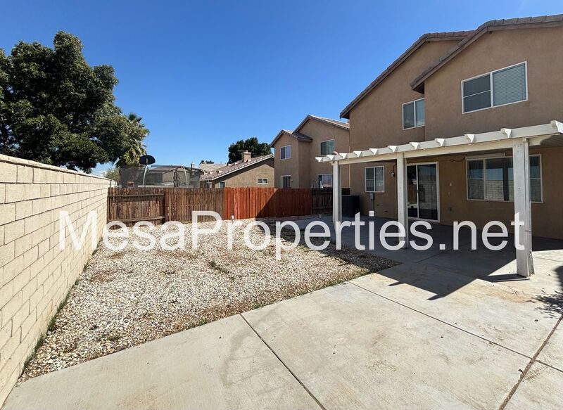 Spacious 4 Bedroom 2.5 Bath Home in Victorville property image