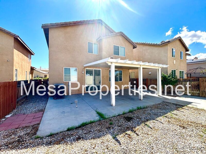 Spacious 4 Bedroom 2.5 Bath Home in Victorville property image
