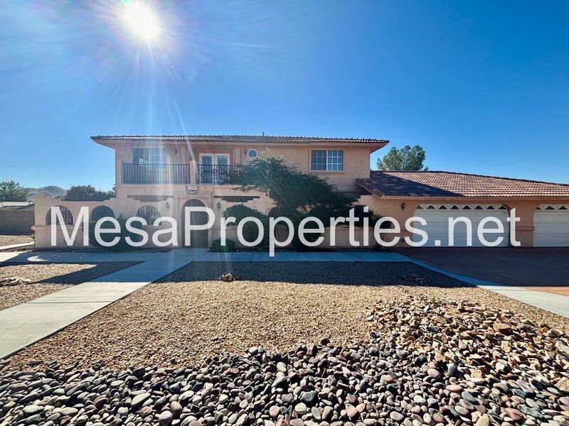 Beautiful 5 Bedroom 4 Bathroom Home in desirable Apple Valley! property image