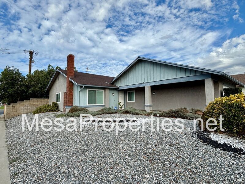 Charming 3 Bedroom/2 Bathroom Single Story Home property image