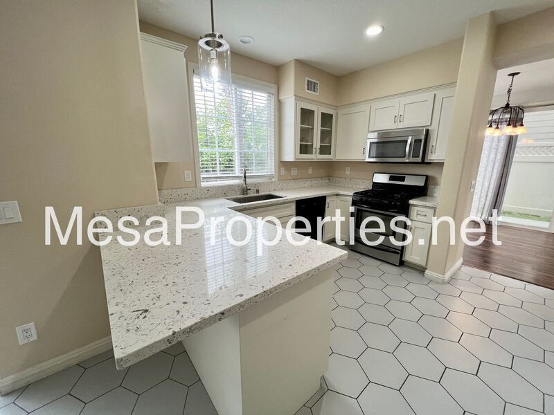 Beautiful 3 bed/2.25 ba Two Story House in Claremont! property image
