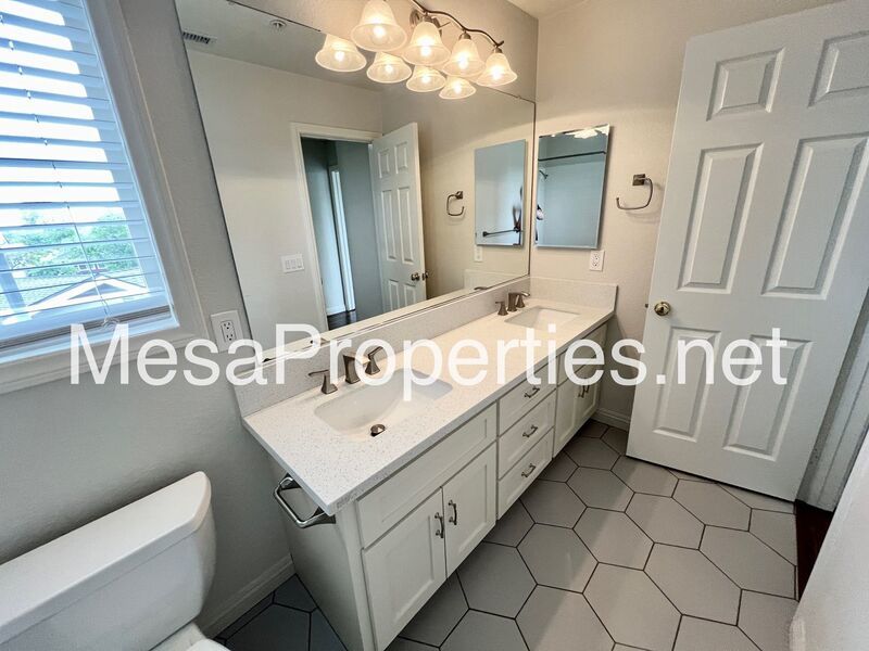 Beautiful 3 bed/2.25 ba Two Story House in Claremont! property image