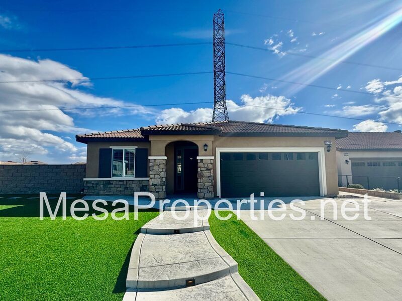 Beautiful 4 Bedroom House In North Fontana Gated Community! property image